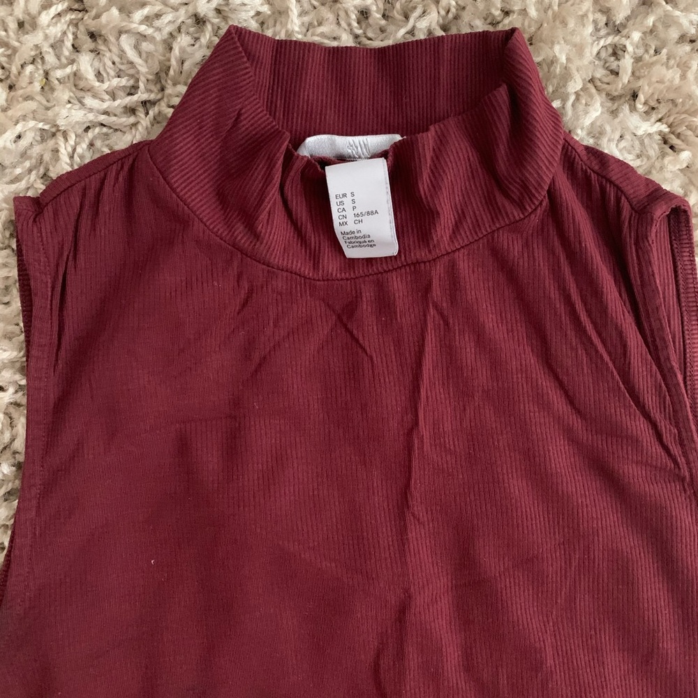 H&M Ribbed burgundy top - Picture 2 of 3
